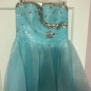 Beautiful short blue dress, perfect for prom!